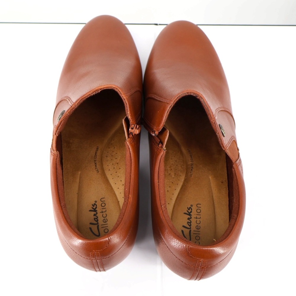 Clarks Emily2 Reyna Tan Leather Ankle Booties 12W Wide Comfort Low Heel NIB - Picture 4 of 9